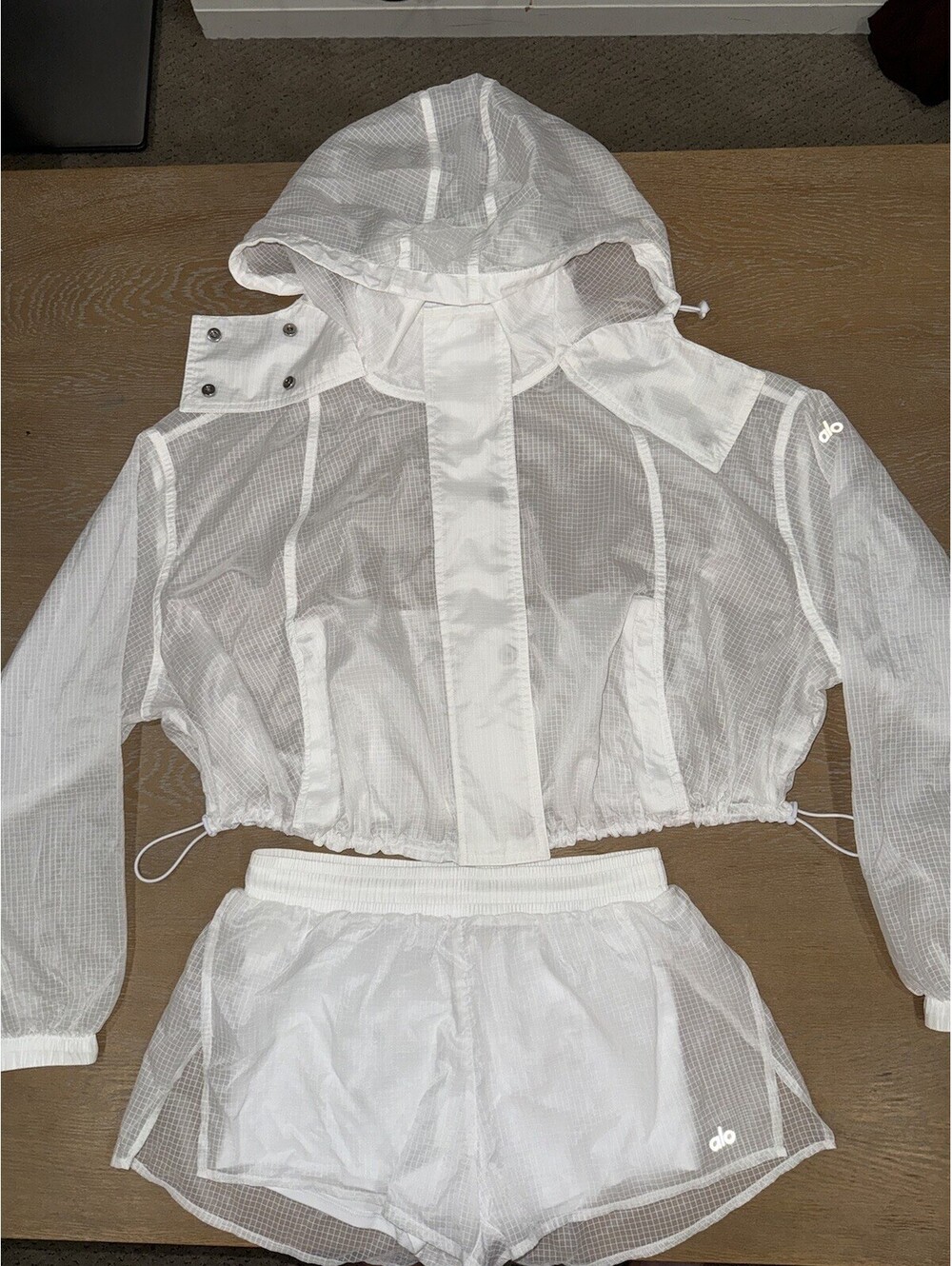 Alo Cropped Game Time Full Zip Jacket & Shorts Set XS/S White